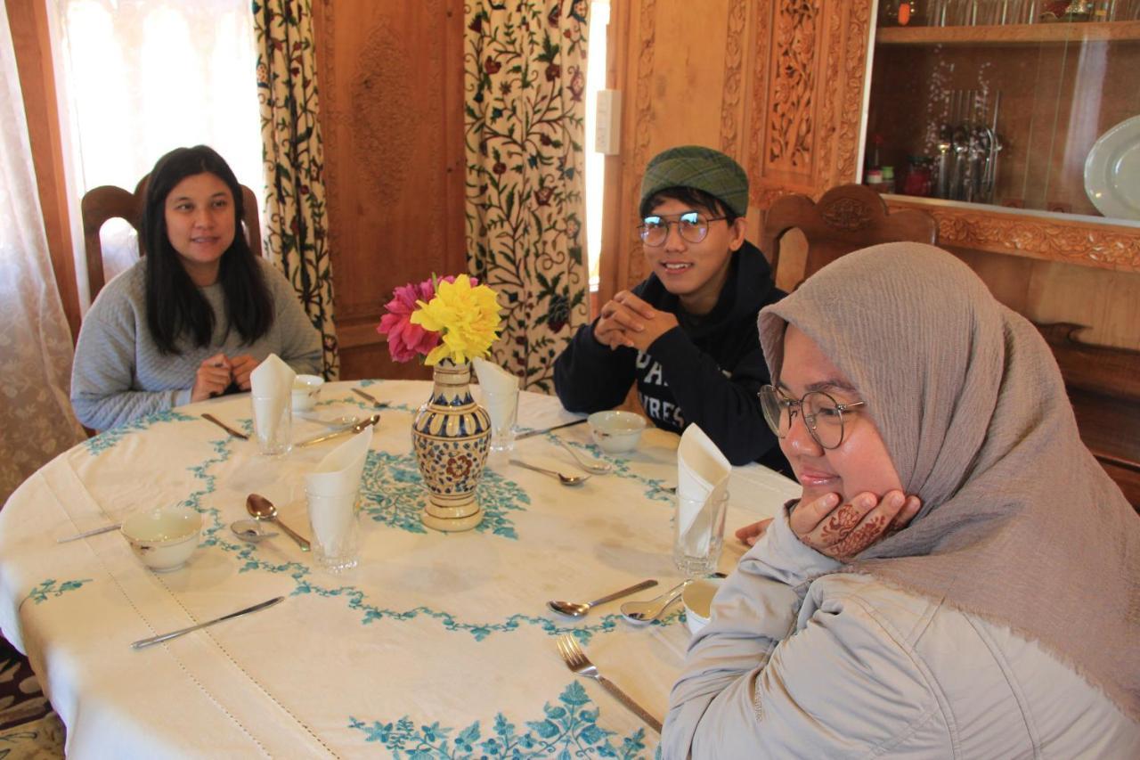 Umbrella Group Of House Boat Hotel Srinagar  Luaran gambar