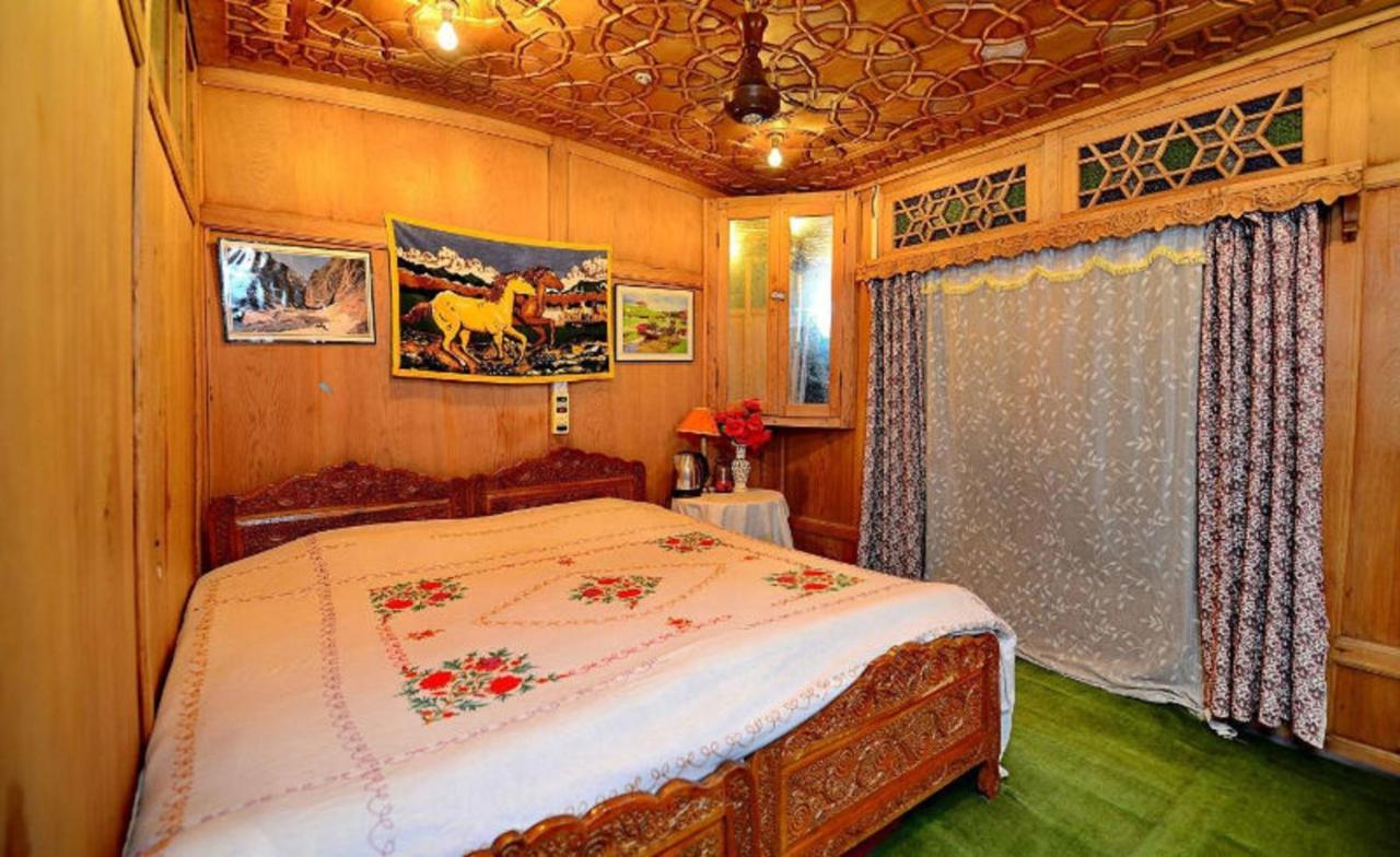 Umbrella Group Of House Boat Hotel Srinagar  Luaran gambar