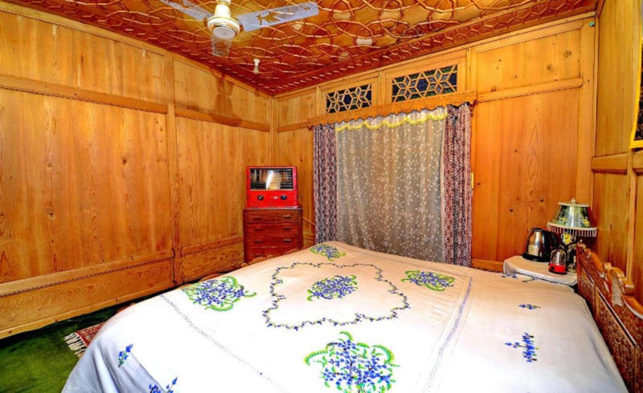 Umbrella Group Of House Boat Hotel Srinagar  Luaran gambar
